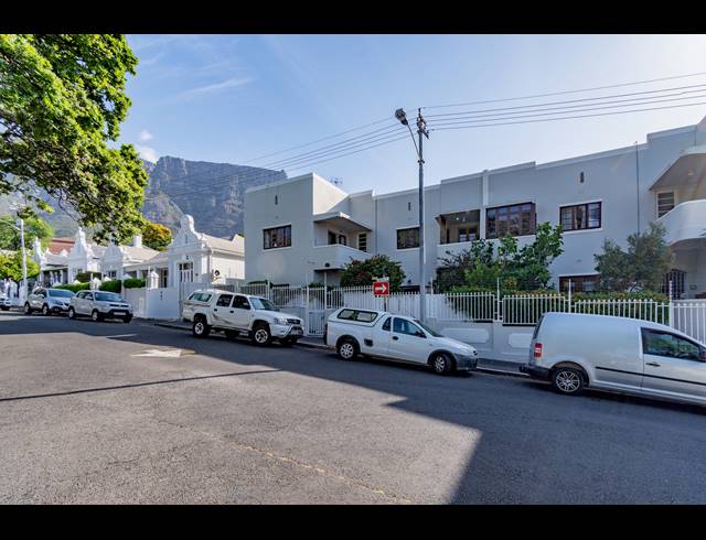 1.5 BEDROOM APARTMENT FOR SALE IN ORANJEZICHT